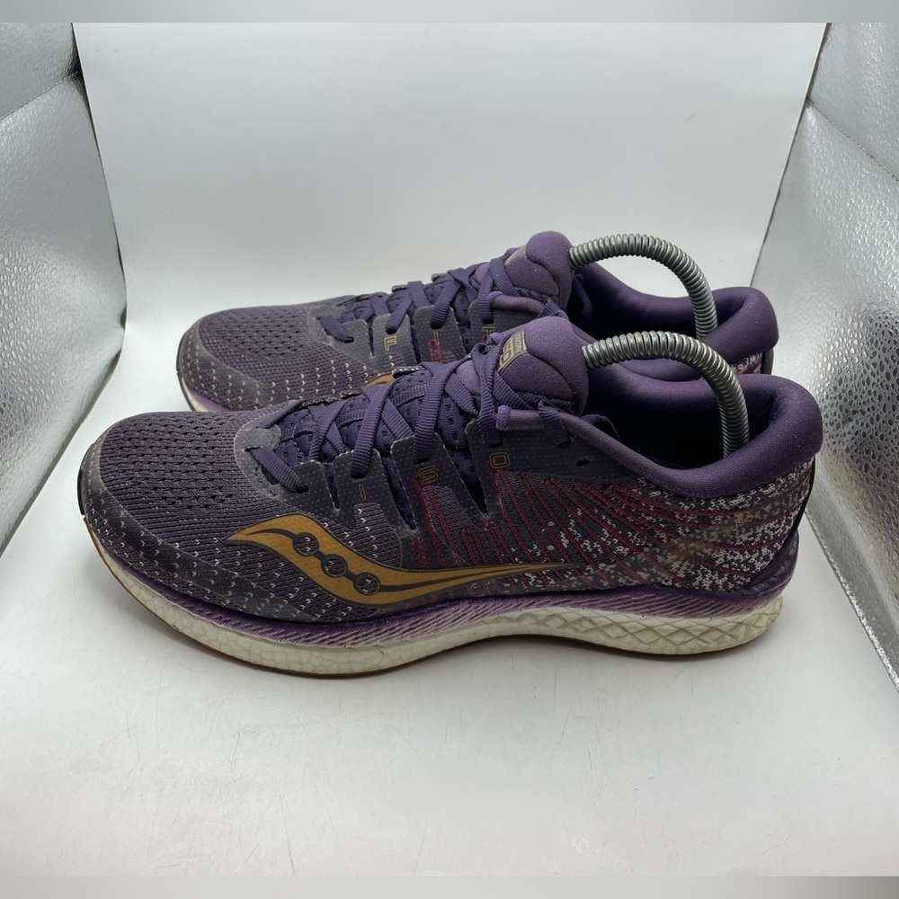Saucony Liberty ISO2 women’s purple sneakers size 9.5